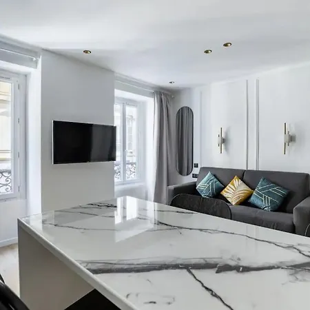 Apartment Chic In 8th - Near Champs-elysee Paris